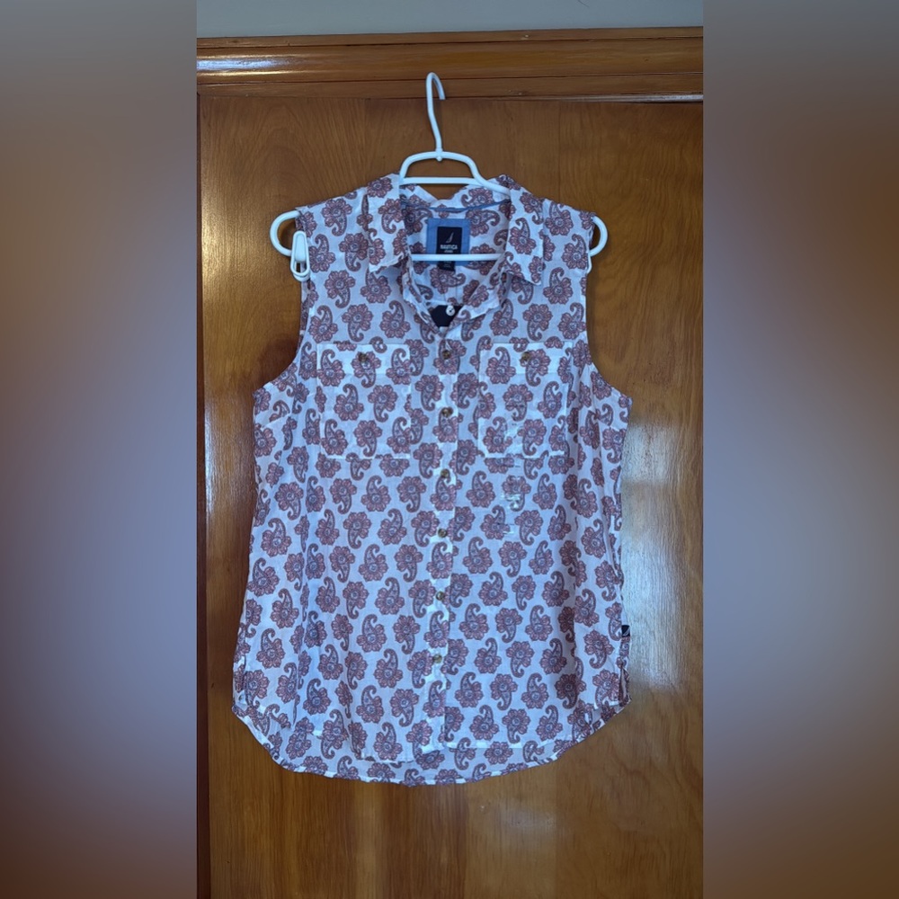 NWT - Nautica Jeans sleeveless top
Paisley Size large